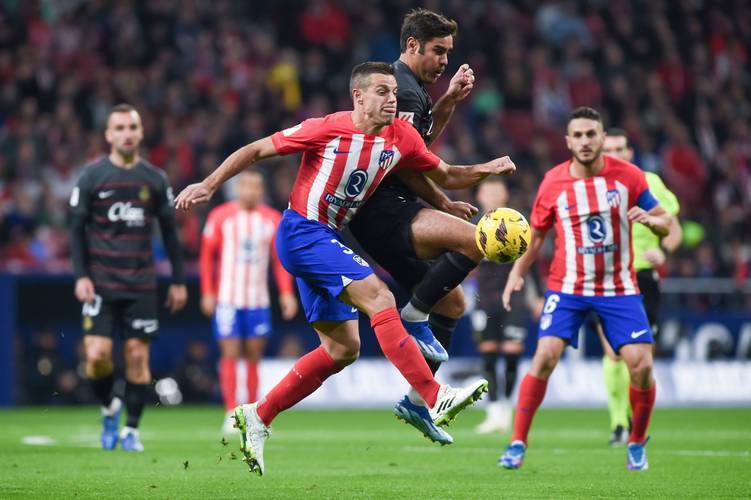 每体：德科为巴萨明夏锁定多名中后卫，首选水晶宫的格伊（每体：德科为巴萨明夏物色多位中卫，水晶宫中卫格伊成首选）