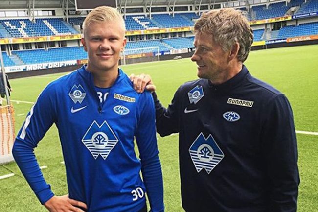 英超-利兹联4-1大胜水晶宫四轮不败，勒温双响引领进攻狂潮（英超：利兹联4-1痛击水晶宫，豪取四轮不败，勒温梅开二度掀起进攻风暴）