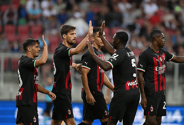 罗马诺：滕哈格正与阿贾克斯谈回归执教，但尚未做出决定