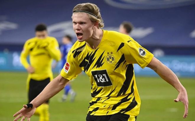 意甲最新积分战报 那不勒绝杀尤文 超国米1分登顶 罗马连败仍第4（意甲积分最新形势：那不勒斯绝杀尤文，反超国米1分登顶，罗马连败仍第4）